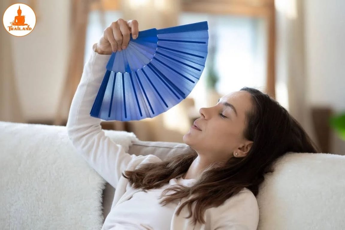 Bốc hỏa là một trong những dấu hiệu thường gặp ở phụ nữ khi bước vào giai đoạn tiền mãn kinh