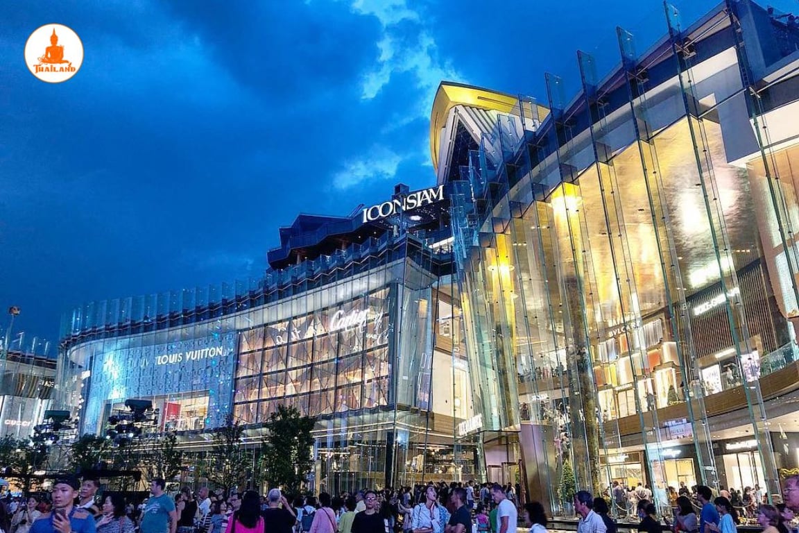 Siam Paragon được xem là biểu tượng mua sắm sang trọng bậc nhất tại Bangkok