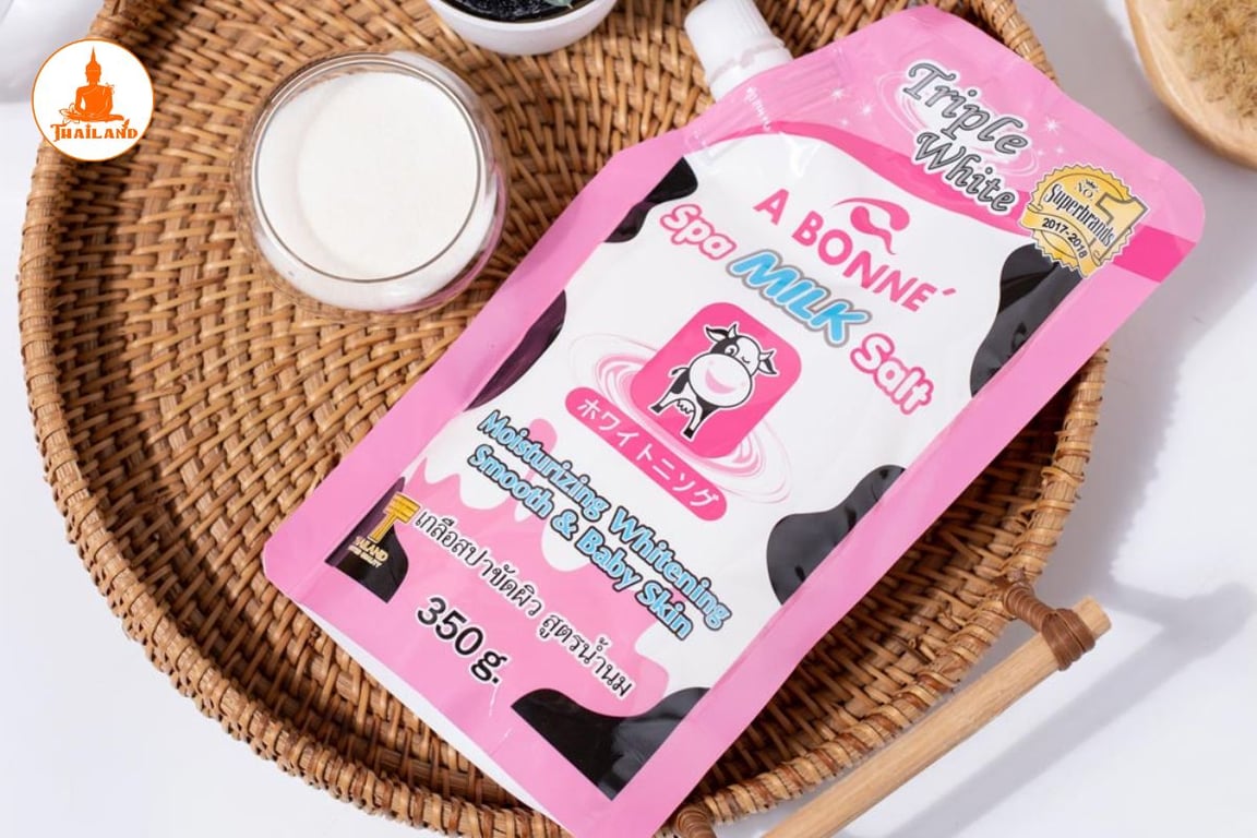 Sản phẩm chính hãng có logo thương hiệu màu vàng