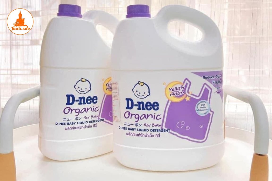 Nước giặt Dnee màu tím mang hương hoa oải hương đặc trưng