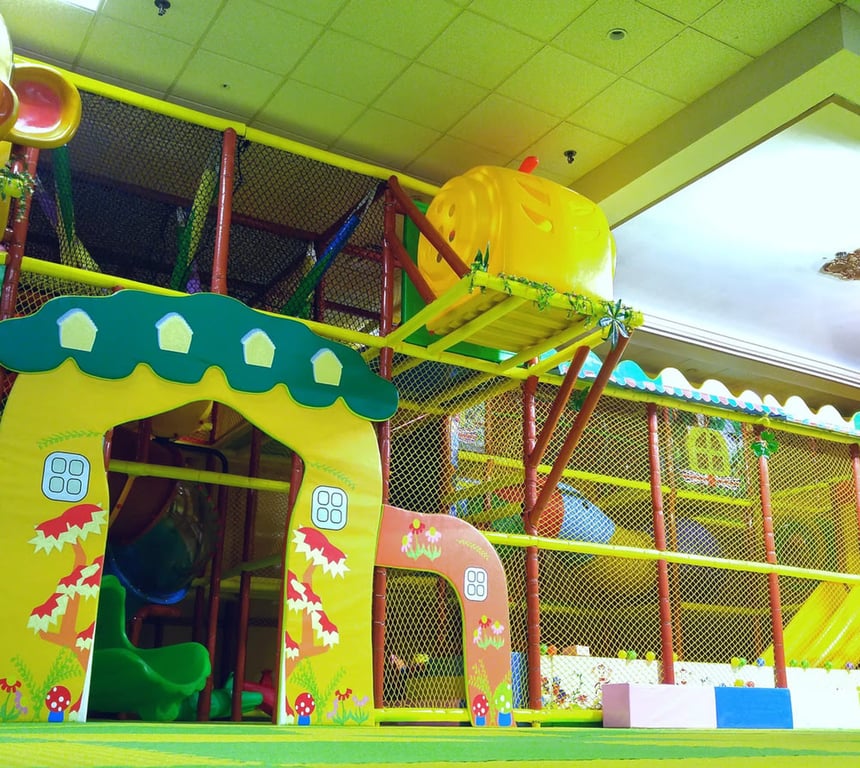 Tropical themed indoor playground at Jungle Hut Hamilton.