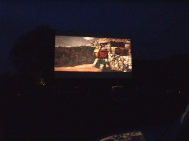 Wall-E playing on screen 1, 411 Twin