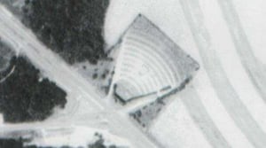 An old satellite photo of the Pratt-Mont, taken after its closing but before its demolition; note the intersection whose highways resulted in its demise.