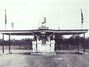 Rainbow ticket booth, with employees lined up, as it appeared on opening night