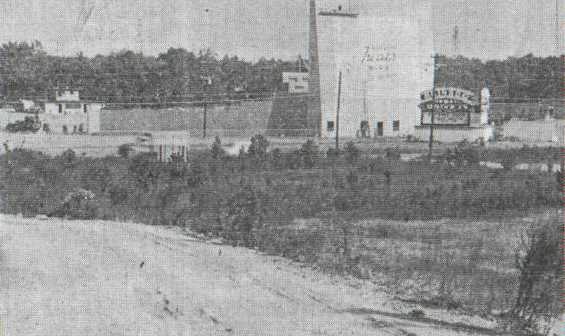 Rainbow Drive-In in Gadsden, Alabama, apparently days before its 1952 grand opening.