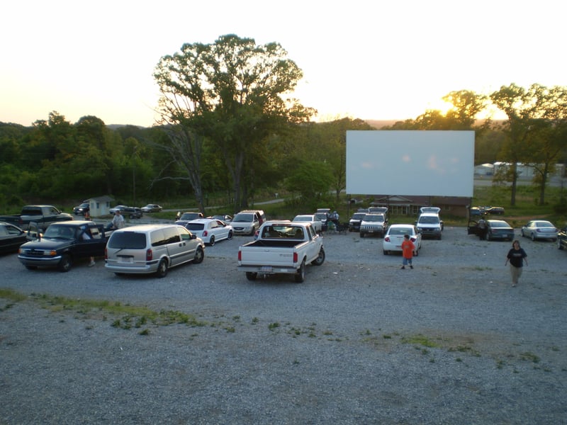 Screen at the Star-Lite with cars waiting for a show