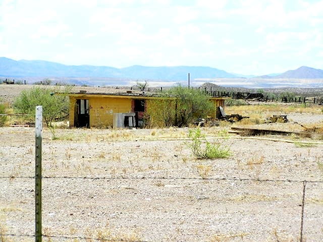 End of c oncession building.