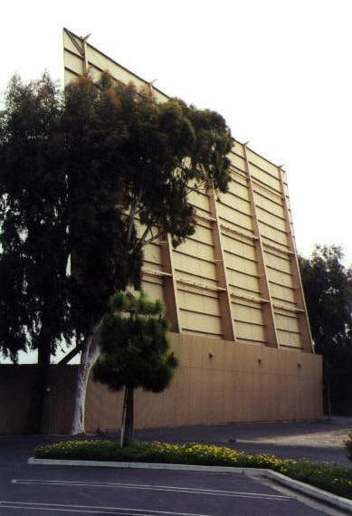 Close-up of the back of the screen tower