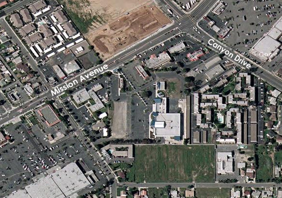 The large building and parking lot near the center of the photo belong to the MiraCosta Community Learning Center. This is supposed to be the site of the Midway Drive-In.