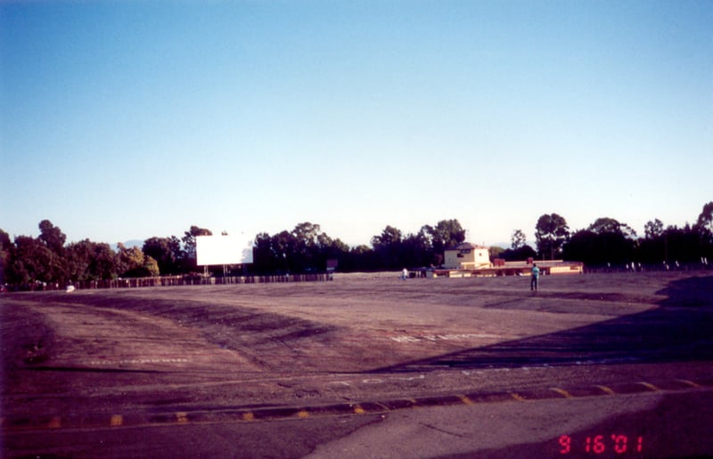 Screen and projection/concessions building