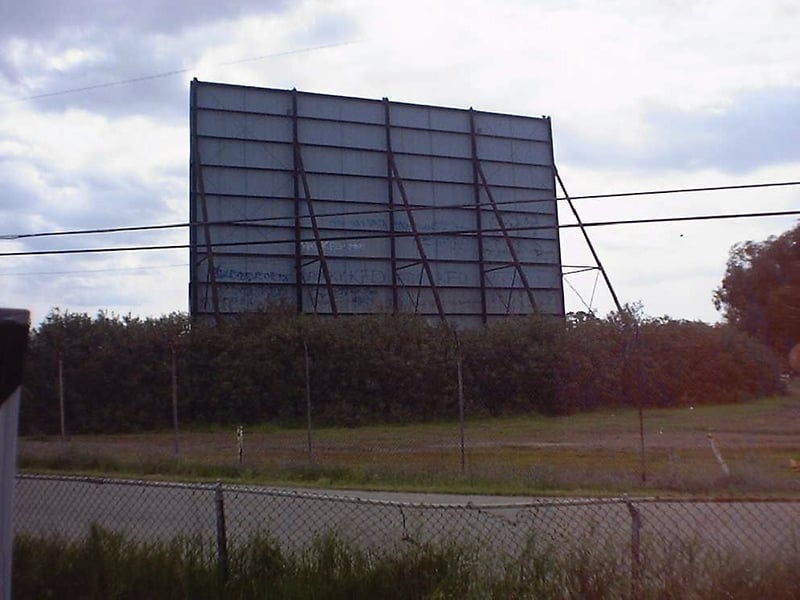 This is the Screen of the Motor In Drive In located on old US99
and Chestnut Ave. Closed in the early 1980's