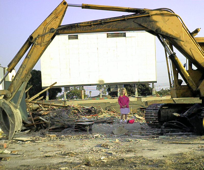 Tearing down of the Park Aire's snack bar.