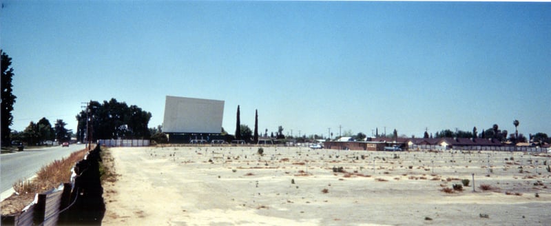 Panoramic view of the screen and field