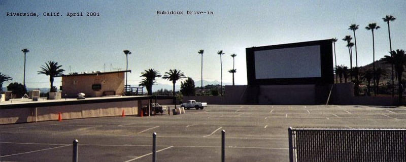 Field and screen from the inside