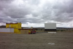 snack bar with screen 1 in the background