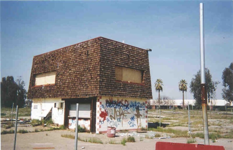 Close up of the stand-alone projection house