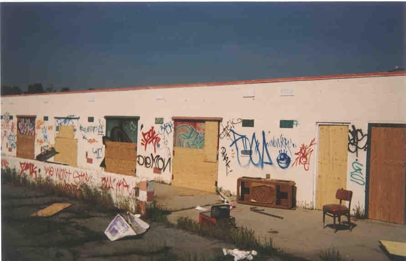 Opposite side of the snack bar, (It looks the same on both sides) and you can see where some people have brought chairs and a coffee table to drink beer and paint graffiti more comfortably.