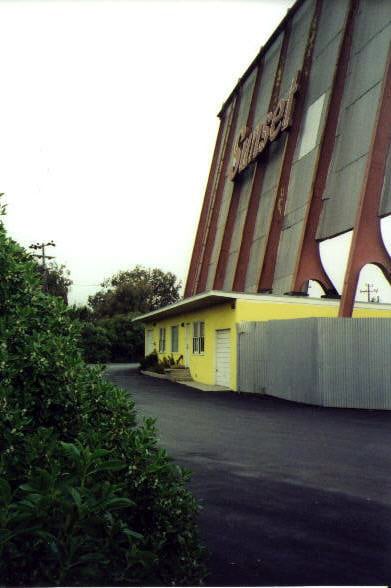 Screen tower close-up