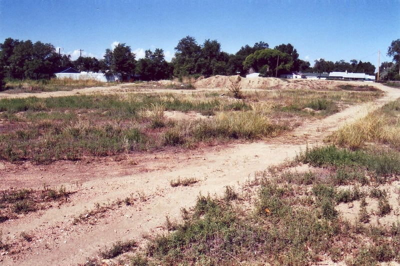 General view of the empty lot from the direction of the screen area