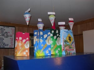 Snack Bar popcorn display