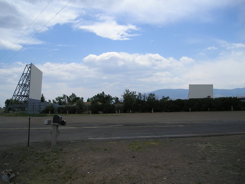 Star Drive-In screens.