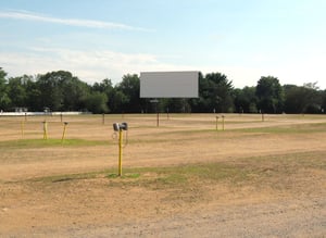 2 screen seen from entry to D.I., it is tucked nicely to the right back corner.