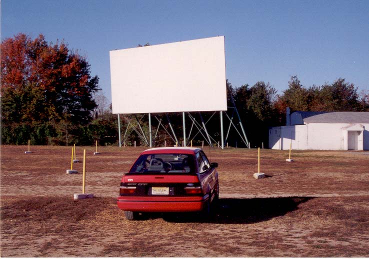 LOT AND SCREEN. DROVE TWO HOURS TO GO TO THE HOROR FILM FEST. THE DIAMOND STATE WAS THE NEXT DRIVE-IN I WENT TO AFTER THE BUCKS COUNTY TWIN IN PA CLOSED IN 1999. GOOD LUCK TO DAVE BROWN ON HIS NEXT THEATER