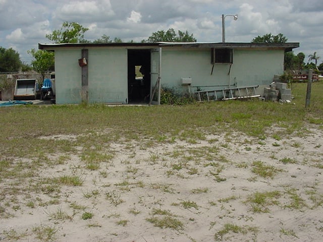 Projection booth + snack bar. This is the door 2 get into the snack bar. imside of that is a door 2 the projection booth.