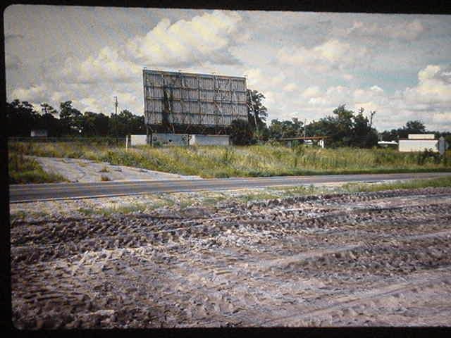 Starlite Drive-in. Wauchula Florida. The back of the screen. On the left is the projection booth. On the rite is whre u drove in. On the left is where u left. Road wideing was going on.