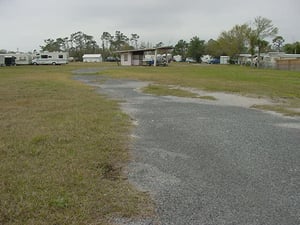 Last Friday i stoped by The Starlite Drive-in to see what was left of it if anything. Feb 24 2006. This is the place were u paid as u went in. it is nice that it is still standing. The last time i was there, there were no mobile homes there. The screen is