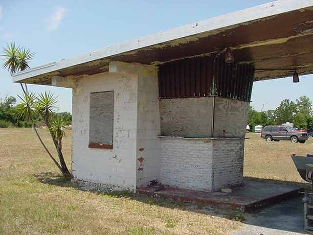 May 5 2006. The ticket booth.  The screen is no longer there. The projection booth is gone also.