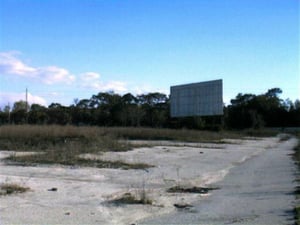 Screen tower as seen from the entrance.