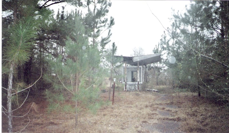 Entrance drive toward boxoffice