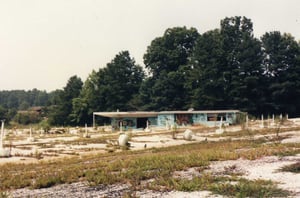 Picture of the Glenwood's concession stand years after the drive-in closed. Photo taken back in 1985 by Keith Wilson.