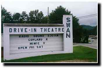 slightly older pic of the marquee, before it was painted, taken 1997 (from americandrivein.com)