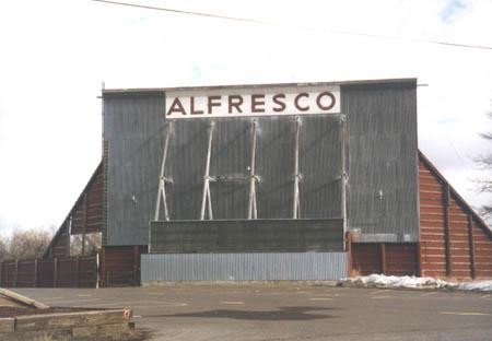 close-up shot of Alfresco screen tower (from cinematour.com)