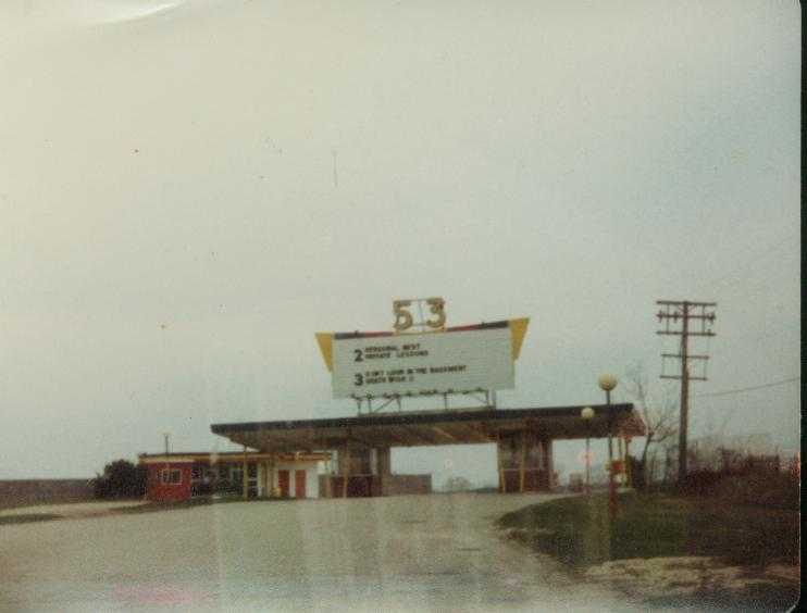 Starting in 1976, the 53 had three screens, but in off-peak months (it used to be open year-round), sometimes only two screens would operate.  In this Spring 1982 photo, #2 features the movies PERSONAL BEST and PRIVATE LESSONS, while #3 features DEATH WIS