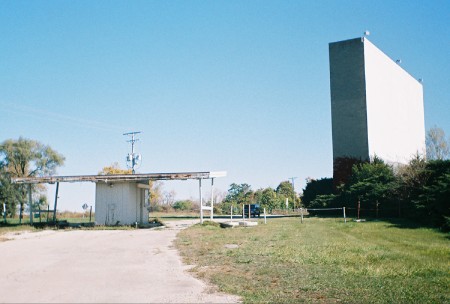 Road leading from the ticket booth.