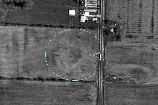 TerraServer image inside the circle. Only entry lanes remain, and faint outline beneath plowed field.  Topographic map from 1981 shows the drive-in on this site.