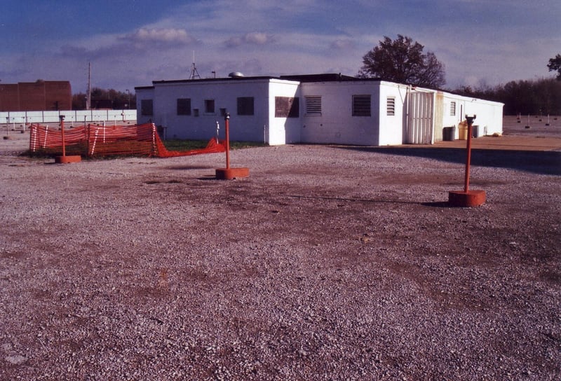 Concession building with projection booth for screen no. 1