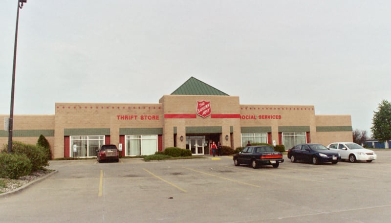 The Former Heilig-Myers Furniture store is now a Salvation Army Thrift Shop, where the Twin City Drive-In screen used to be. Since I-74 was built after the theater, motorists could get a glimpse of the movie while passing by on I-74, just over the railro