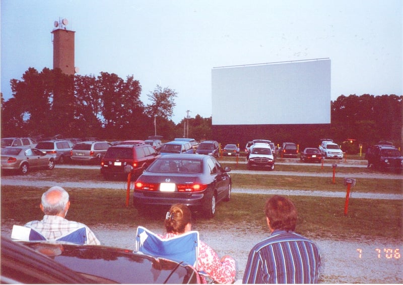 HERE WE ARE FOR THE SHOW!!!! MY OZONER LADY AND FAMILY MEMBERS WAITING FOR THE PIC AD. MOSQUITOS NOT BAD THIS NITE.