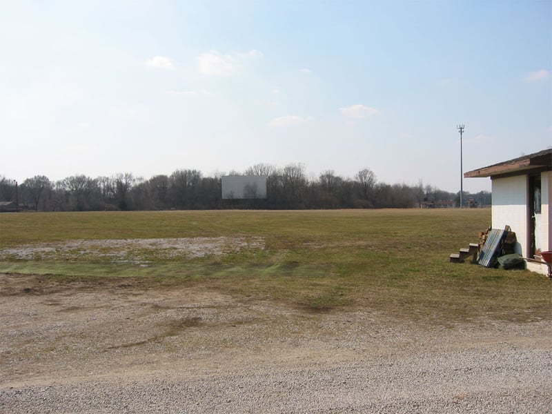 View of entire field and screen.  Ticket booth on right.  Note driving range carpet in foreground.  Cell phone tower on right is Cingular.  Good coverage here.