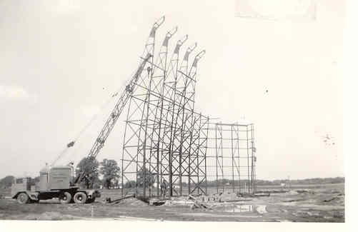 Evansville Drive in back in 1945 being built