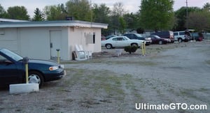 This facility built in 1950 is equipped with pole speakers and FM radio
sound.  The speakers sounded quite good.  This is the front of the snack bar
building which doubles as the projection building.  I tend to park near the
snack bar building.  Before