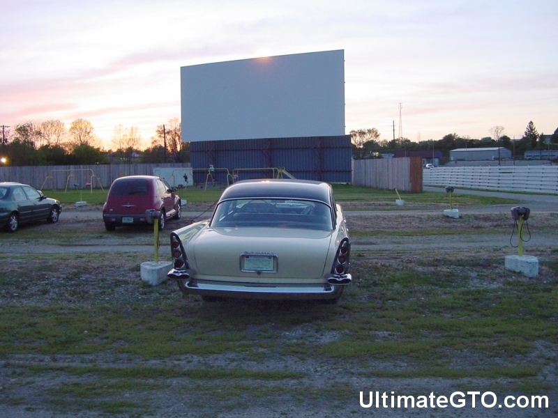 Once inside the gate, I cruised around the lot one time.  The movie screen
is new.  They had to install it in 2005 after a severe wind storm knocked
down the original one.  This is one of the few drive-ins that still has a
playground up front for the k