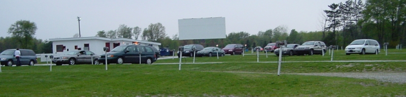 Panorama of the lot showing screen #2 as seen about 45 minutes before showtime on 4/29/06. You can see the snack bar on the left.