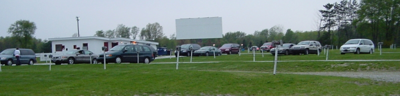 Panorama of the lot showing screen #2 as seen about 45 minutes before showtime on 4/29/06.  You can see the snack bar on the left.