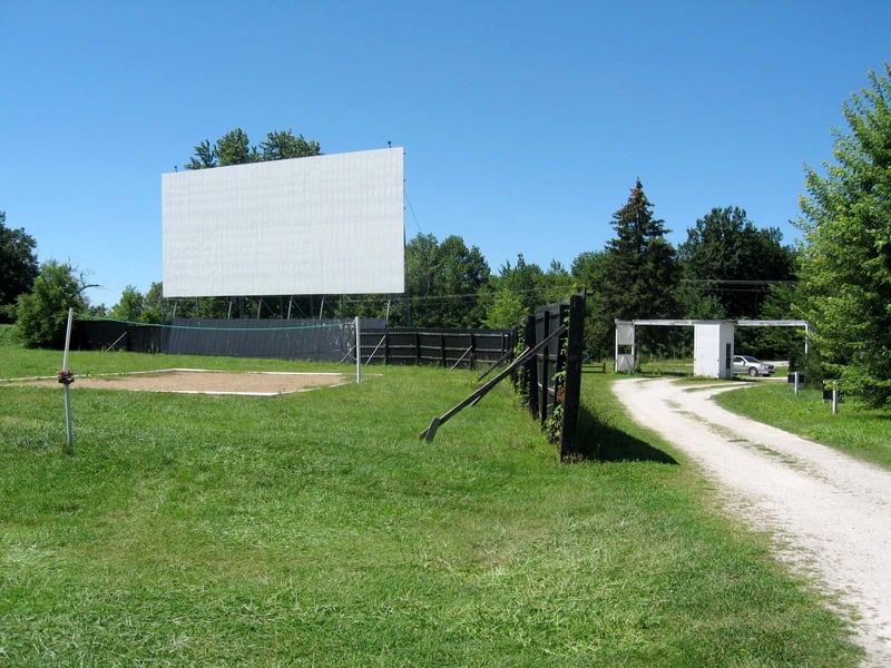 SCREEN WITH ENTRANCE ROAD FROM TICKET BOOTH. NOTICE THE VOLLEYBALL COURT.