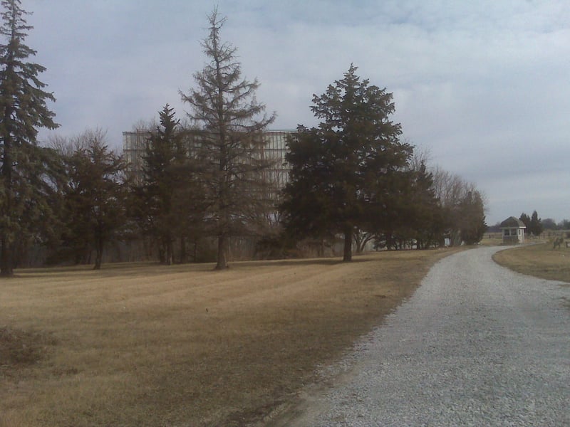 Screen and entrance